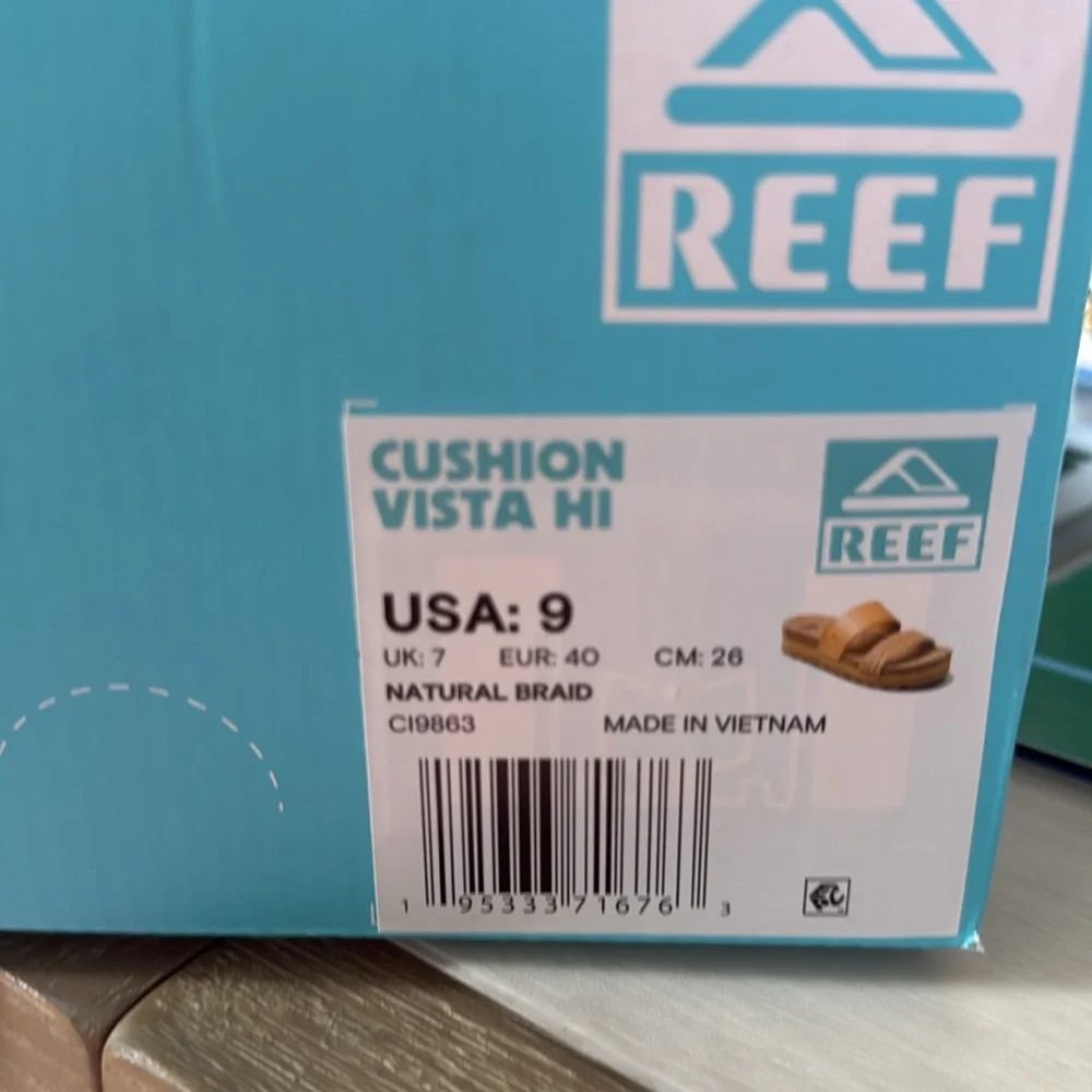 Reef’s CUSHION VISTA HI‎ Women’s Sandals Natural Braid 8 NWT in packaging